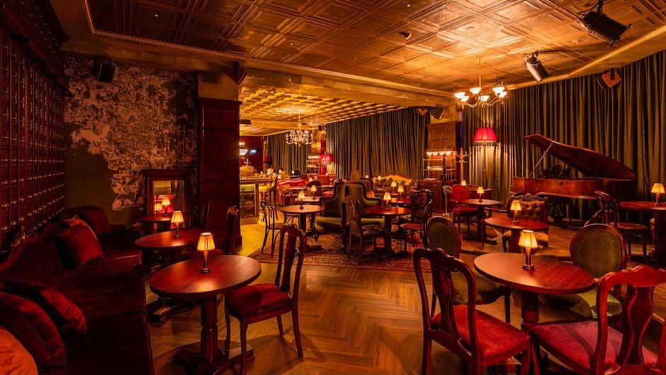 Elegancka przestrzeń restauracyjna ze strefą lounge
