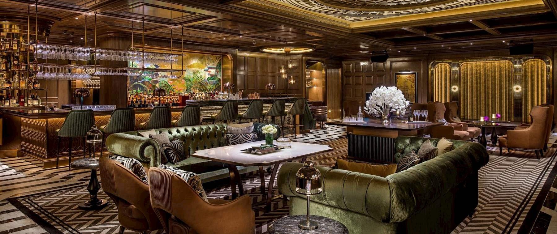 Kameralne wnętrze restauracyjne połączone z komfortową strefą lounge